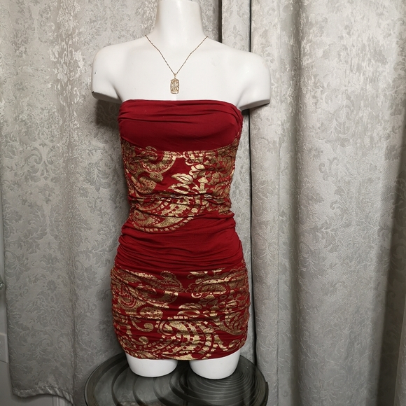 Strapless Red and Gold Ruched 💃 - Picture 2 of 7